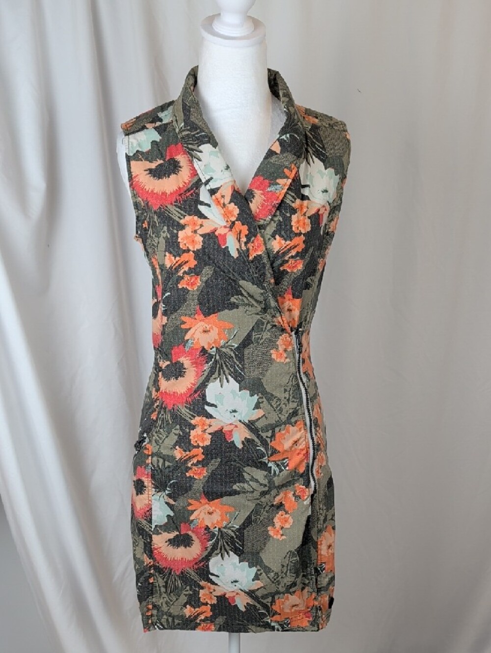 Bench Floral Wrap Mini Dress NWOT Side Zipper W/ Pockets XS